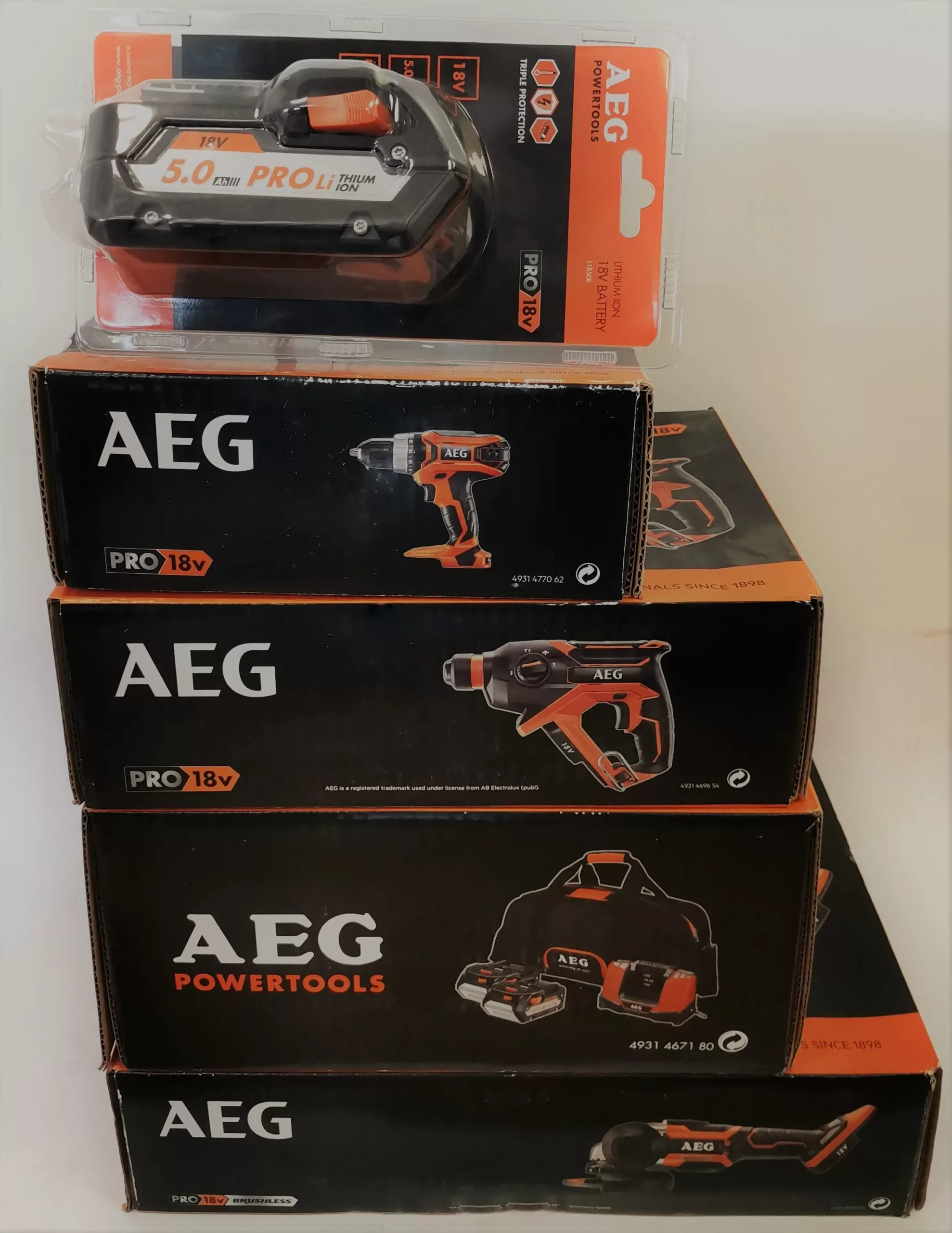 PACK AEG (Berbequim, Rebarbadora, Martelo, Saco, Carregador e 3 Baterias)